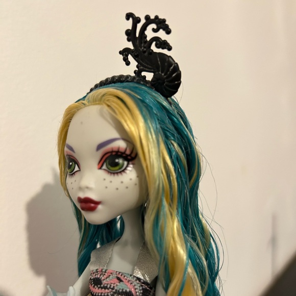 Monster High Doll Lagoona Frights, Camera, Action!: Black Carpet (G1) - Picture 4 of 7
